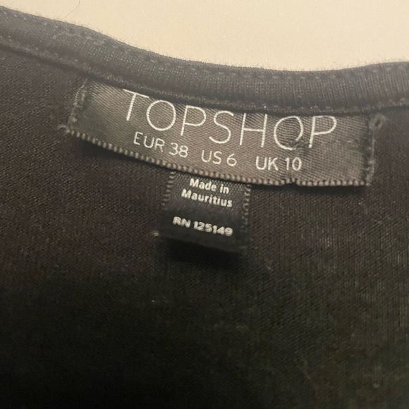 NWOT TopShop Cold shoulder Short Sleeved Top Black Size US 6 - Picture 3 of 5
